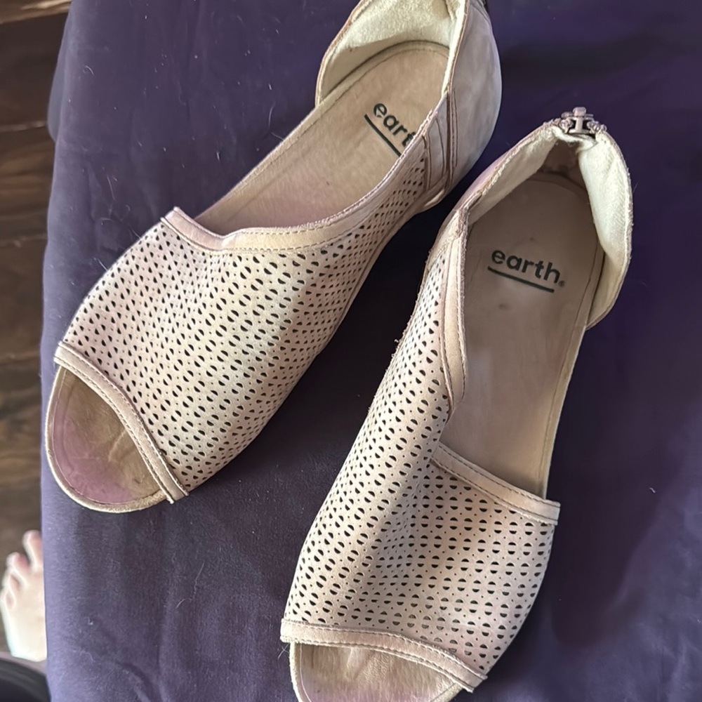 Earth Cream Sandals with Perforated Design